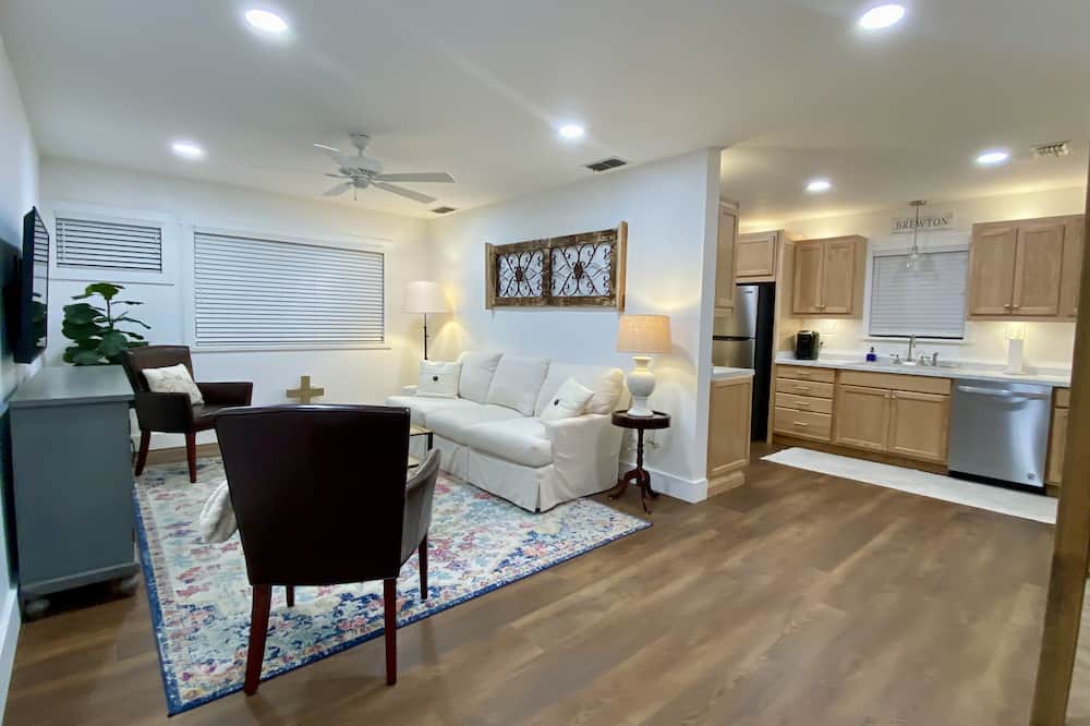 Photo of Livingroom in Brewton
