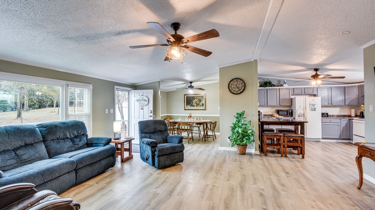 Photo of Livingroom in Six Mile
