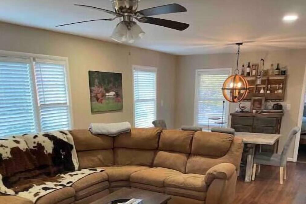 Photo of Livingroom in Westover
