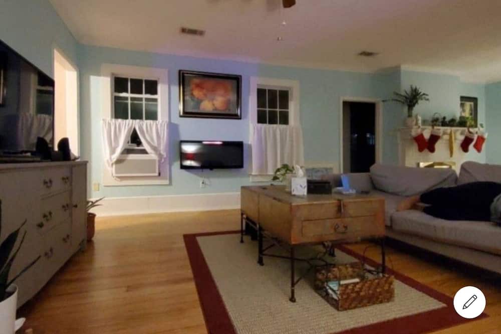 Photo of Livingroom in Swainsboro