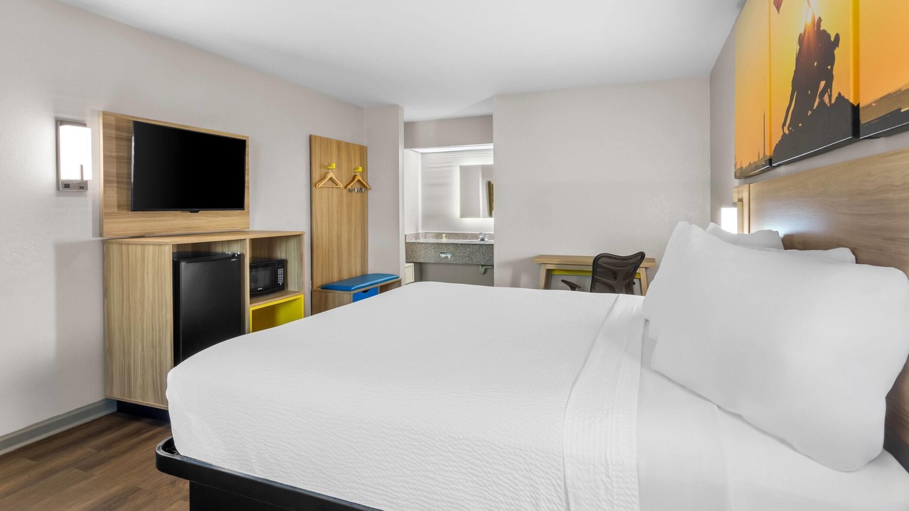 Photo of Bedroom in Enterprise