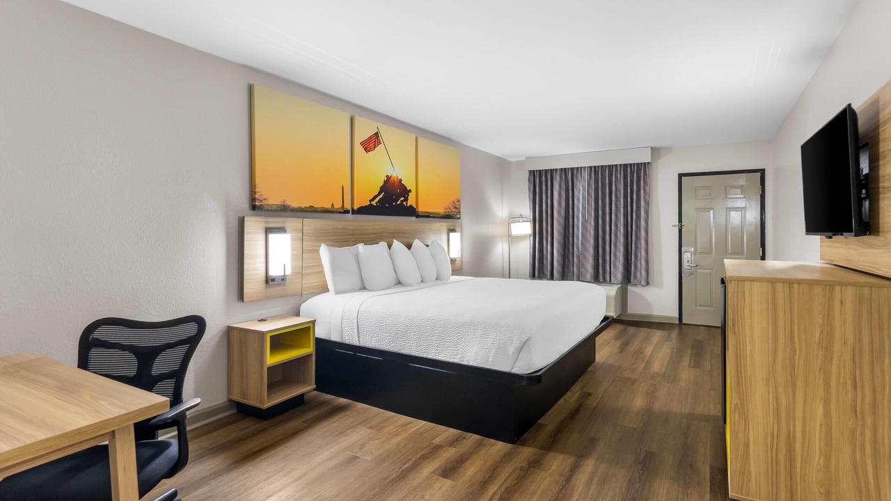 Photo of Bedroom in Enterprise