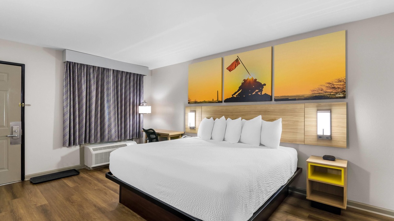 Photo of Bedroom in Enterprise