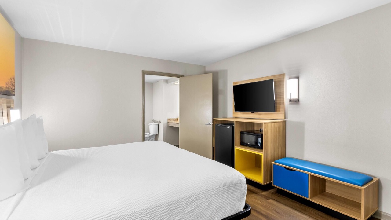 Photo of Bedroom in Enterprise
