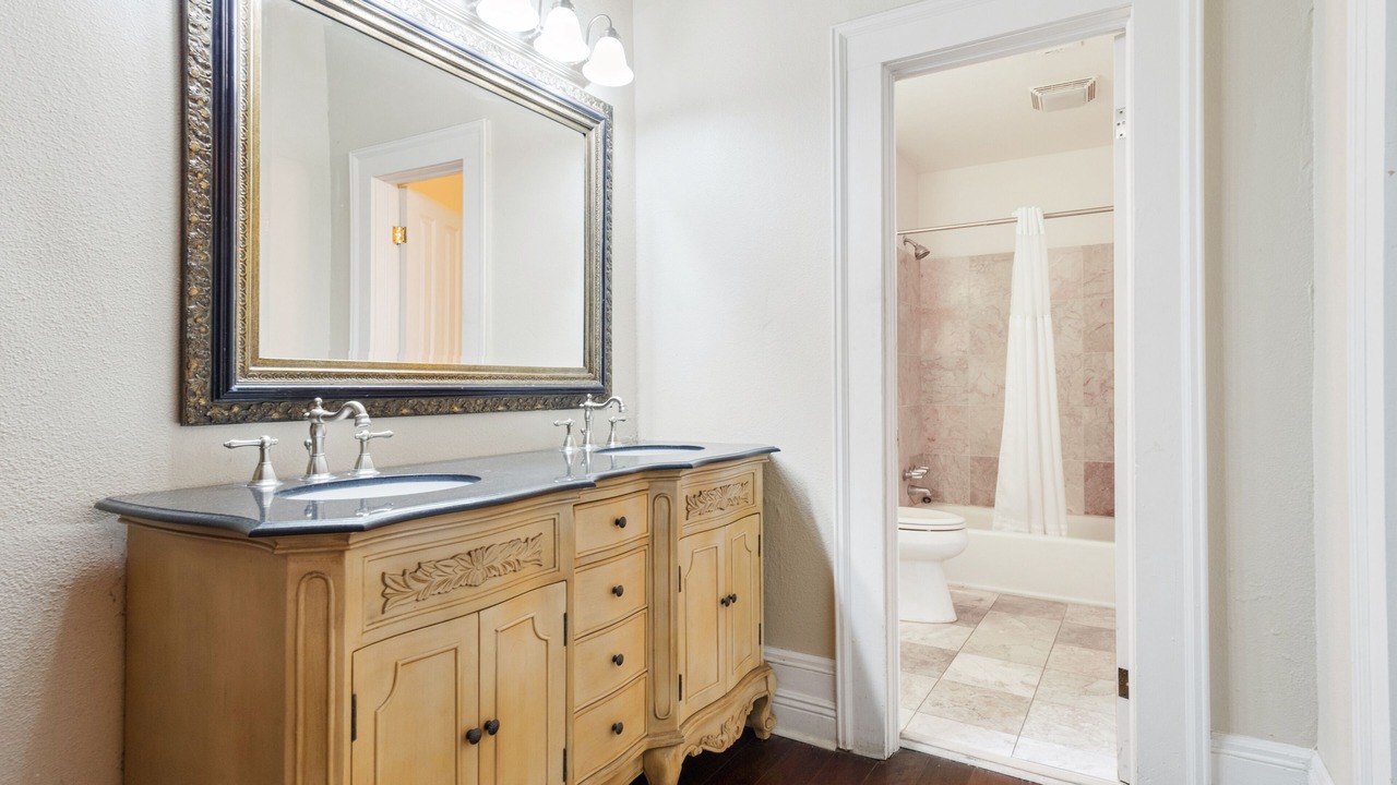 Photo of Bathroom in French Quarter