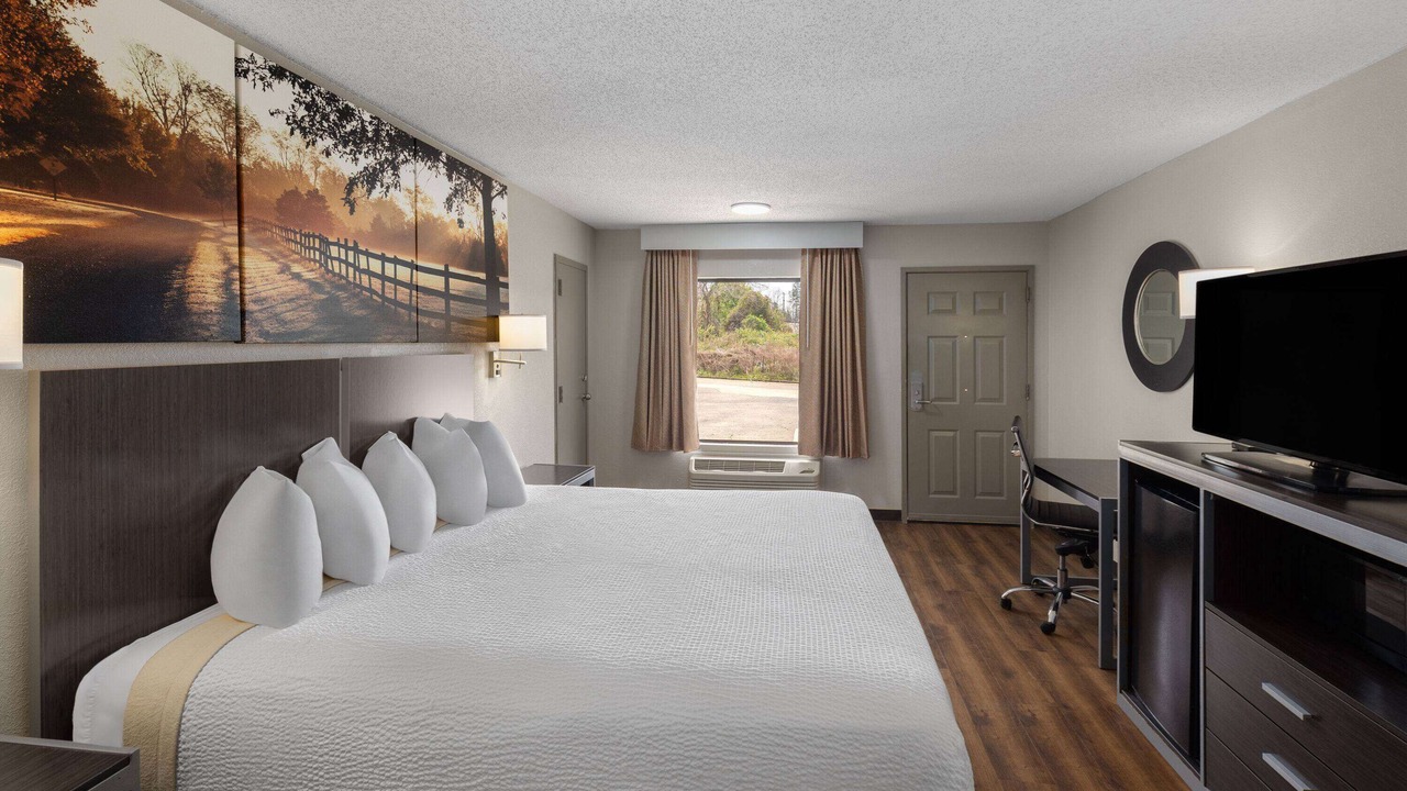 Photo of Bedroom in Childersburg
