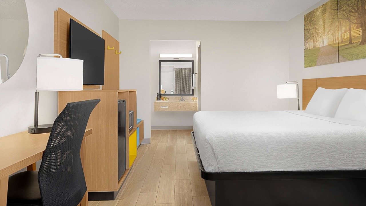 Photo of Bedroom in Lake City