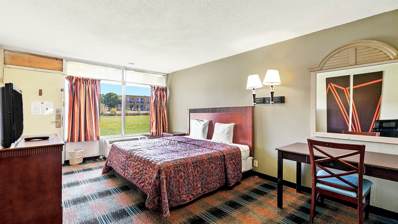 Photo of Bedroom in Hattiesburg