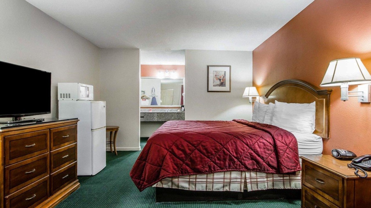 Photo of Bedroom in Enterprise