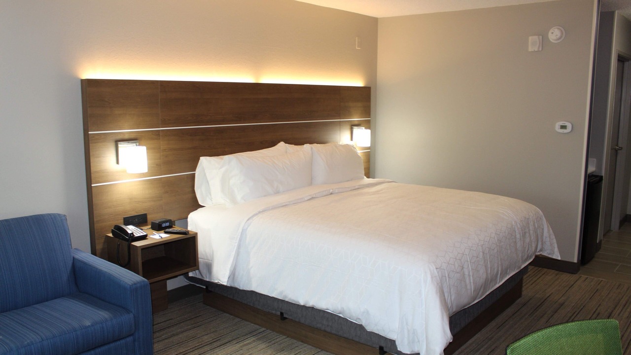 Photo of Bedroom in Enterprise