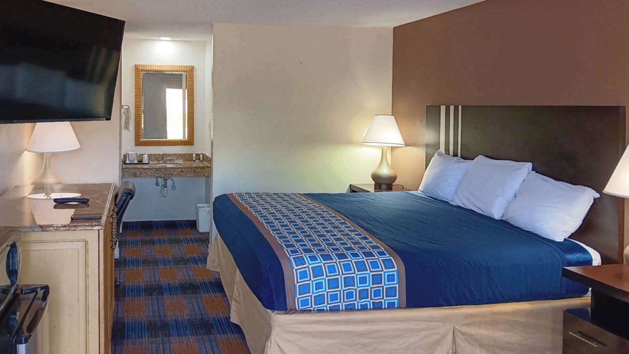 Photo of Bedroom in Lake City