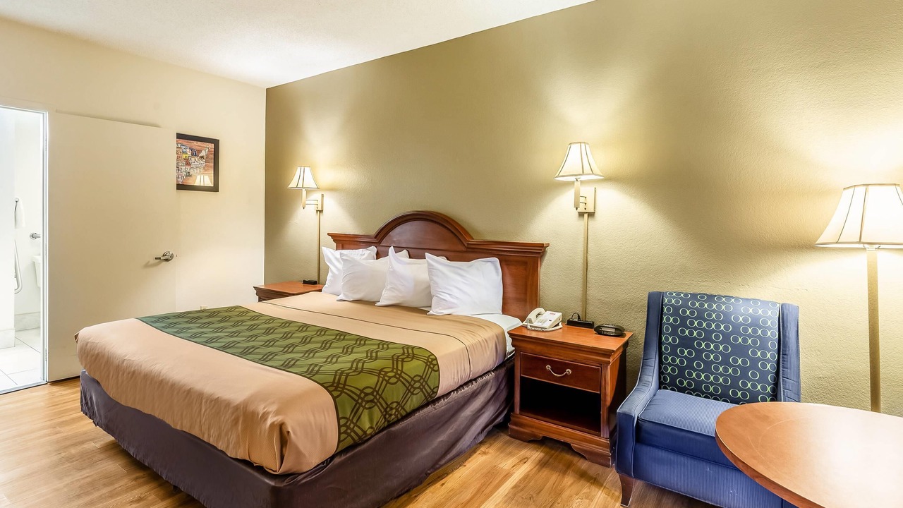 Photo of Bedroom in Lake City