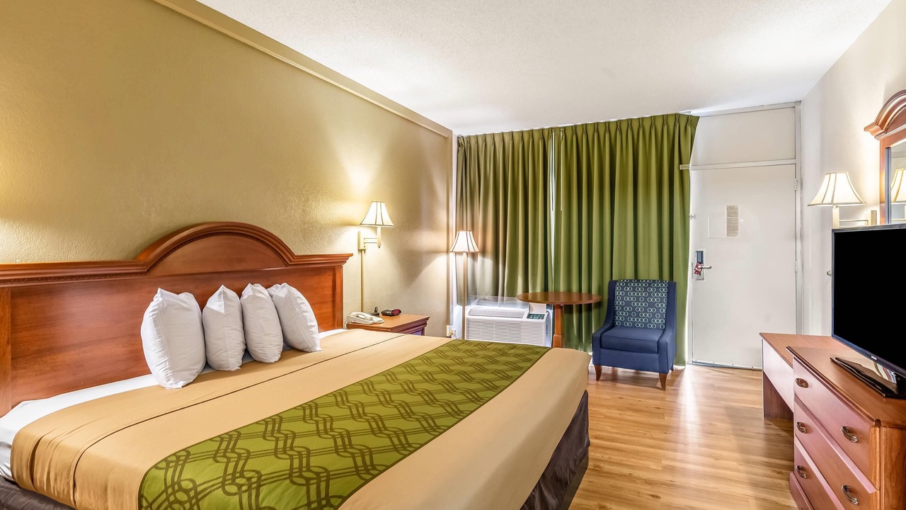 Photo of Bedroom in Lake City