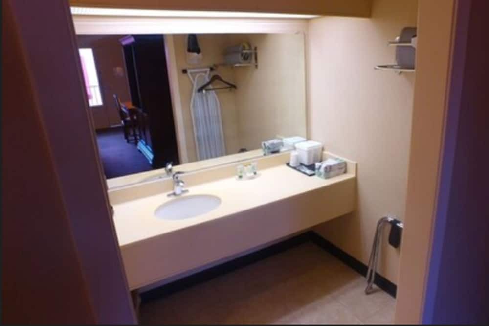Photo of Bathroom in Laurel