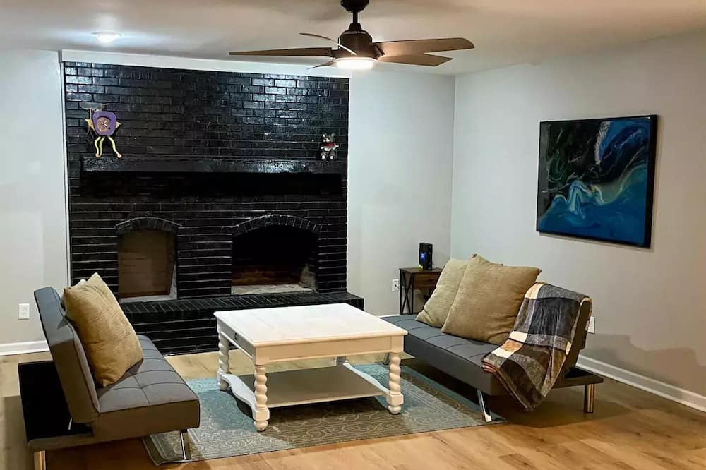 Photo of Livingroom in Daphne