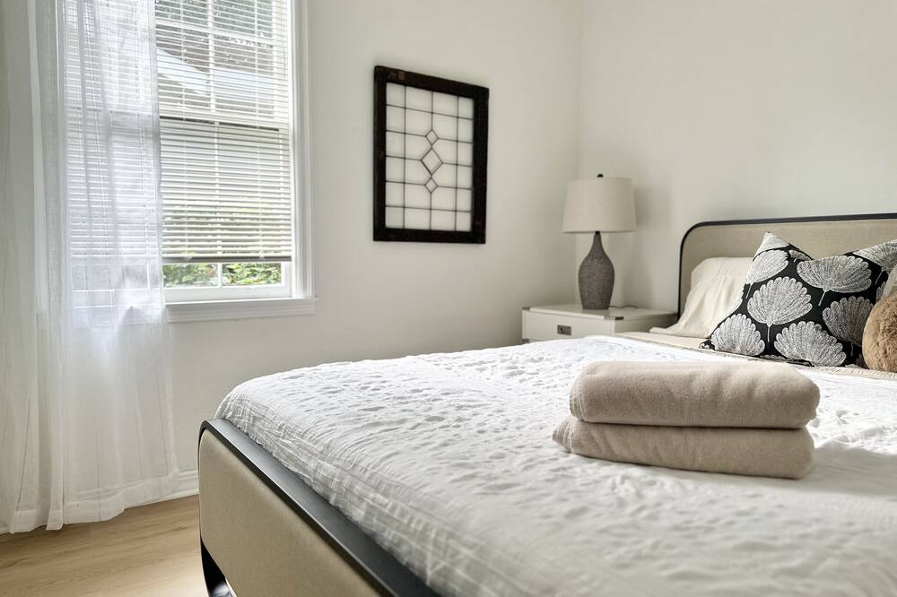 Photo of Bedroom in Avondale