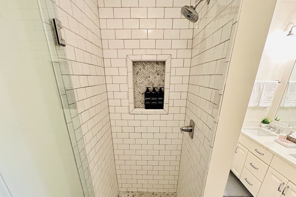 Photo of Bathroom in Gunter Afs