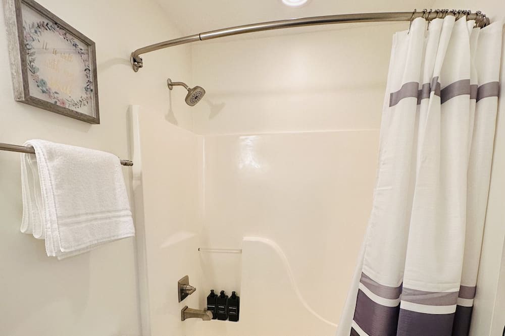 Photo of Bathroom in Gunter Afs