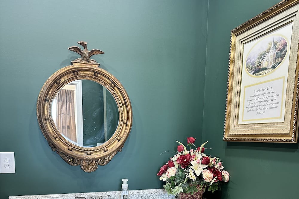 Photo of Bathroom in Huntland