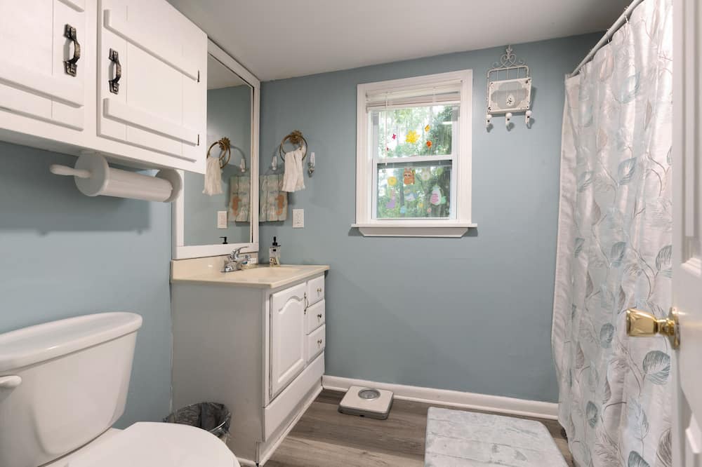 Photo of Bathroom in Dock Junction