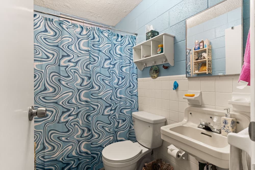 Photo of Bathroom in Dock Junction