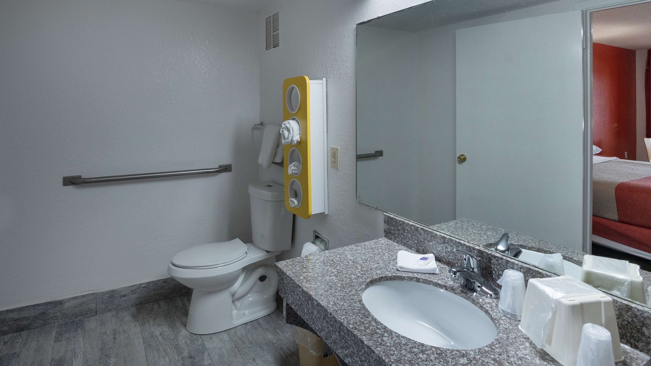 Photo of Bathroom in Gunter Afs