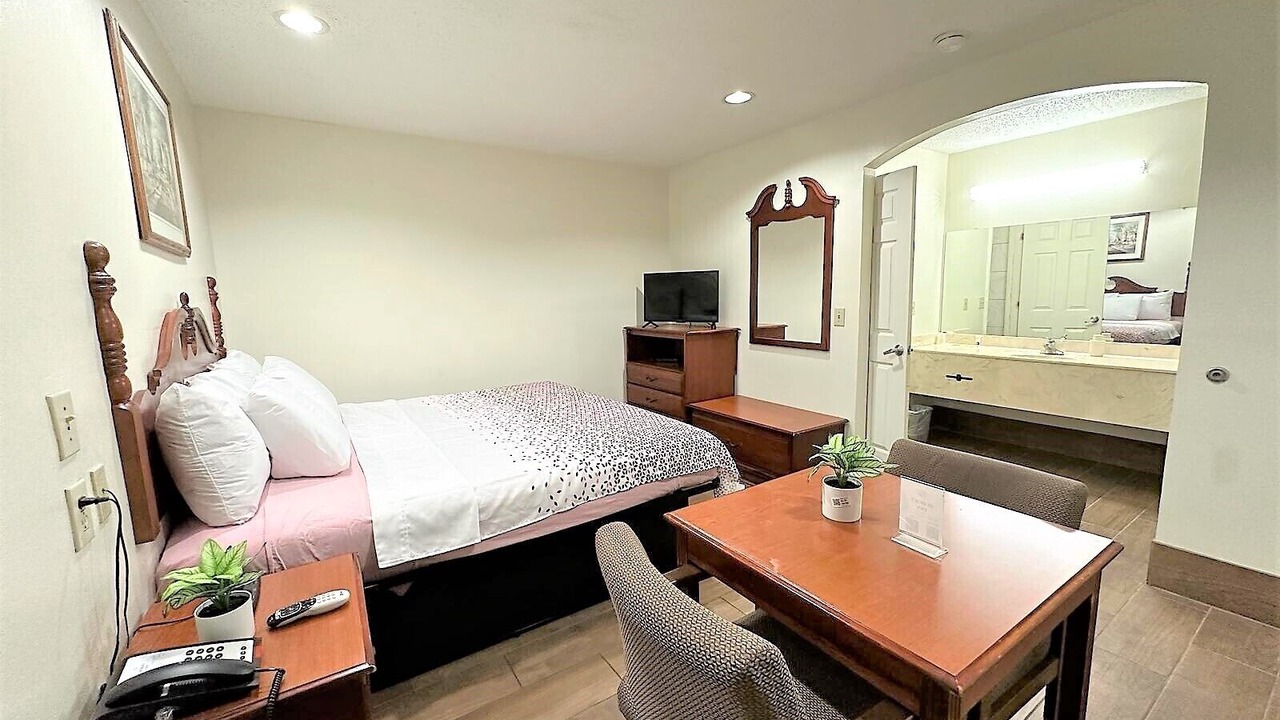 Photo of Bedroom in Northport
