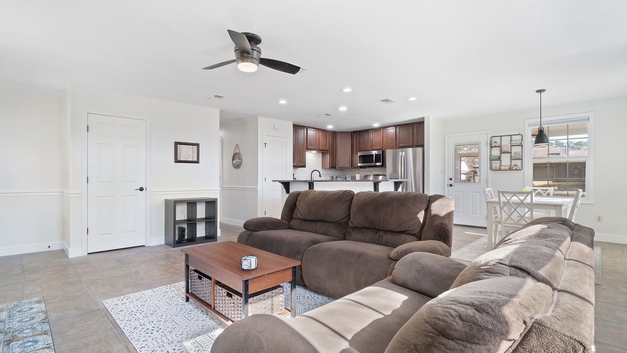 Photo of Livingroom in Ono Island