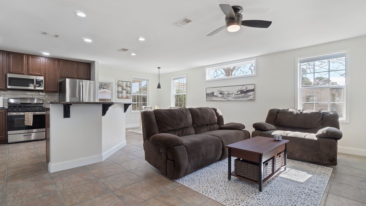 Photo of Livingroom in Ono Island