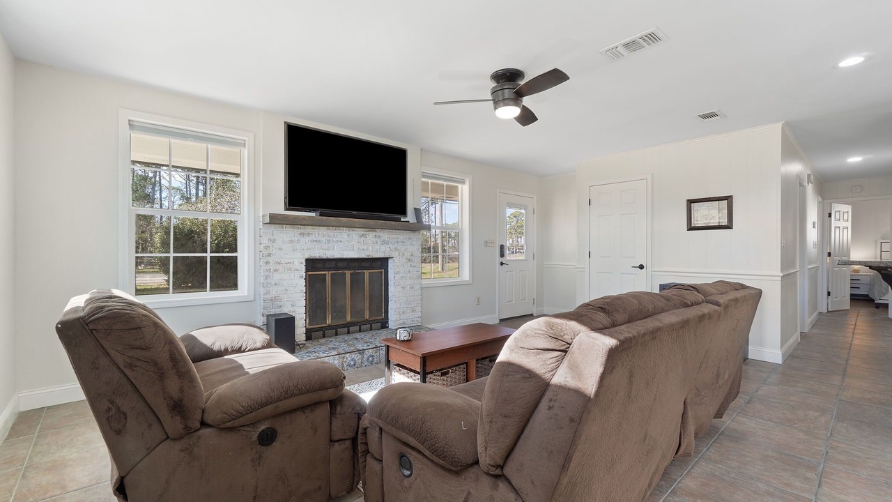 Photo of Livingroom in Ono Island