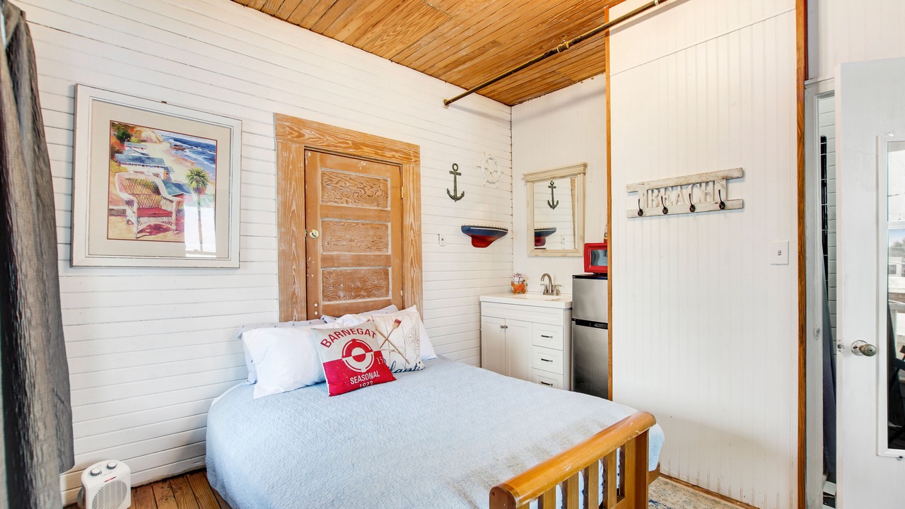 Photo of Bedroom in Tybee Island