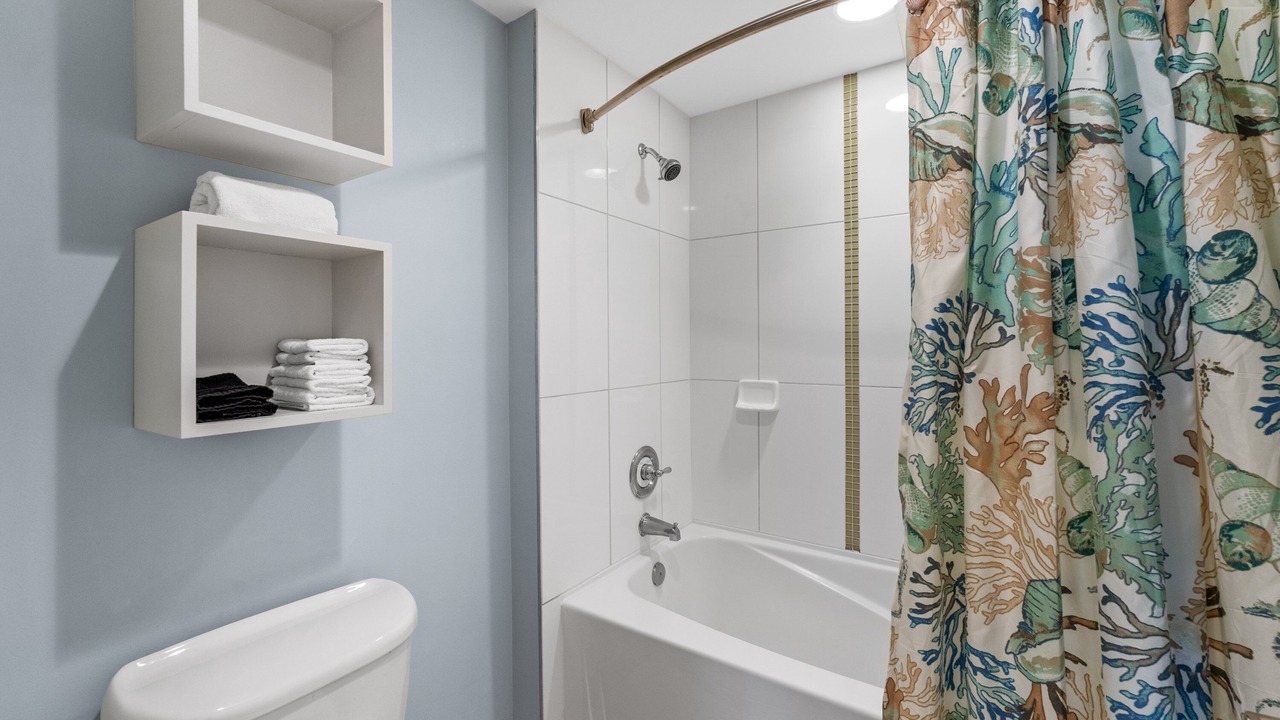 Photo of Bathroom in Baytowne Wharf