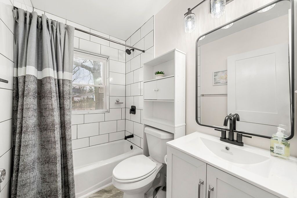 Photo of Bathroom in Hapeville