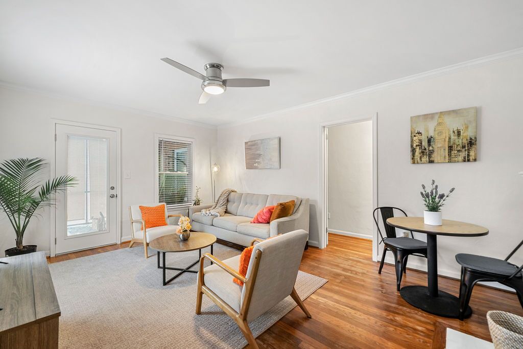 Photo of Livingroom in Hapeville