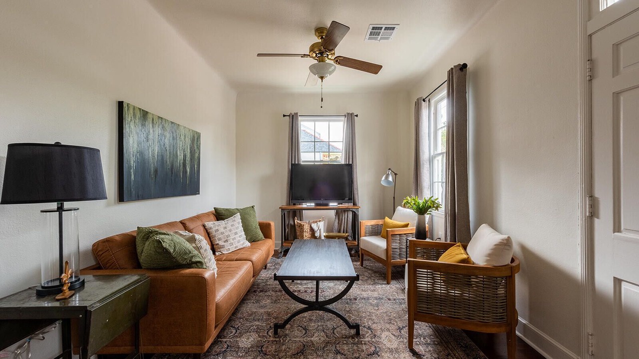 Photo of Livingroom in Algiers Point
