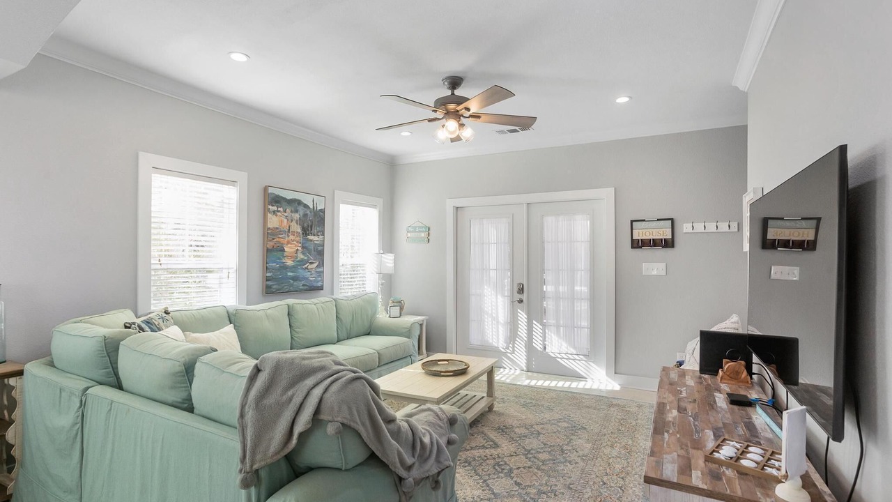 Photo of Livingroom in Ono Island