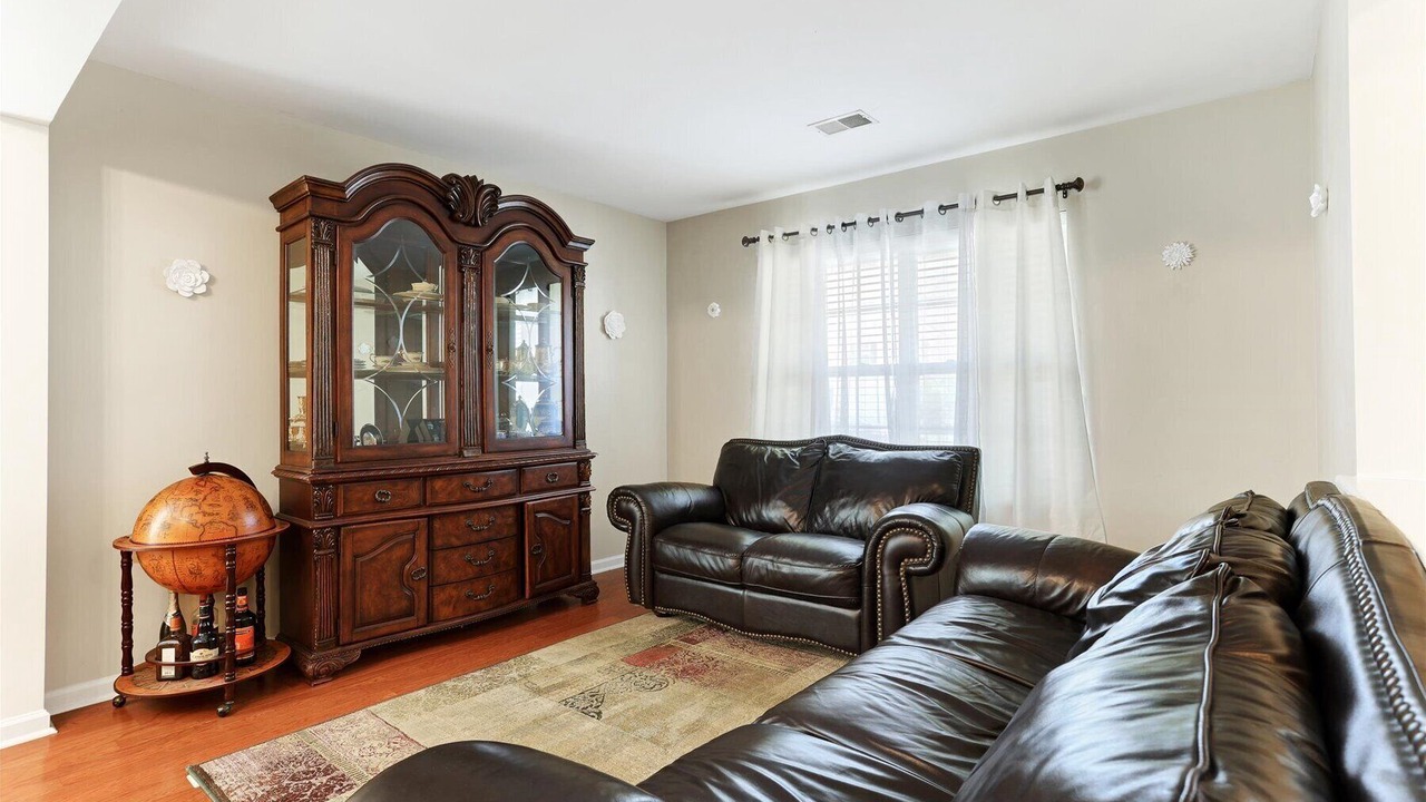Photo of Livingroom in Pooler