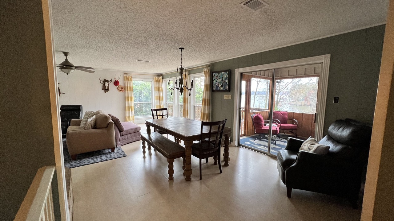 Photo of Livingroom in Farmerville
