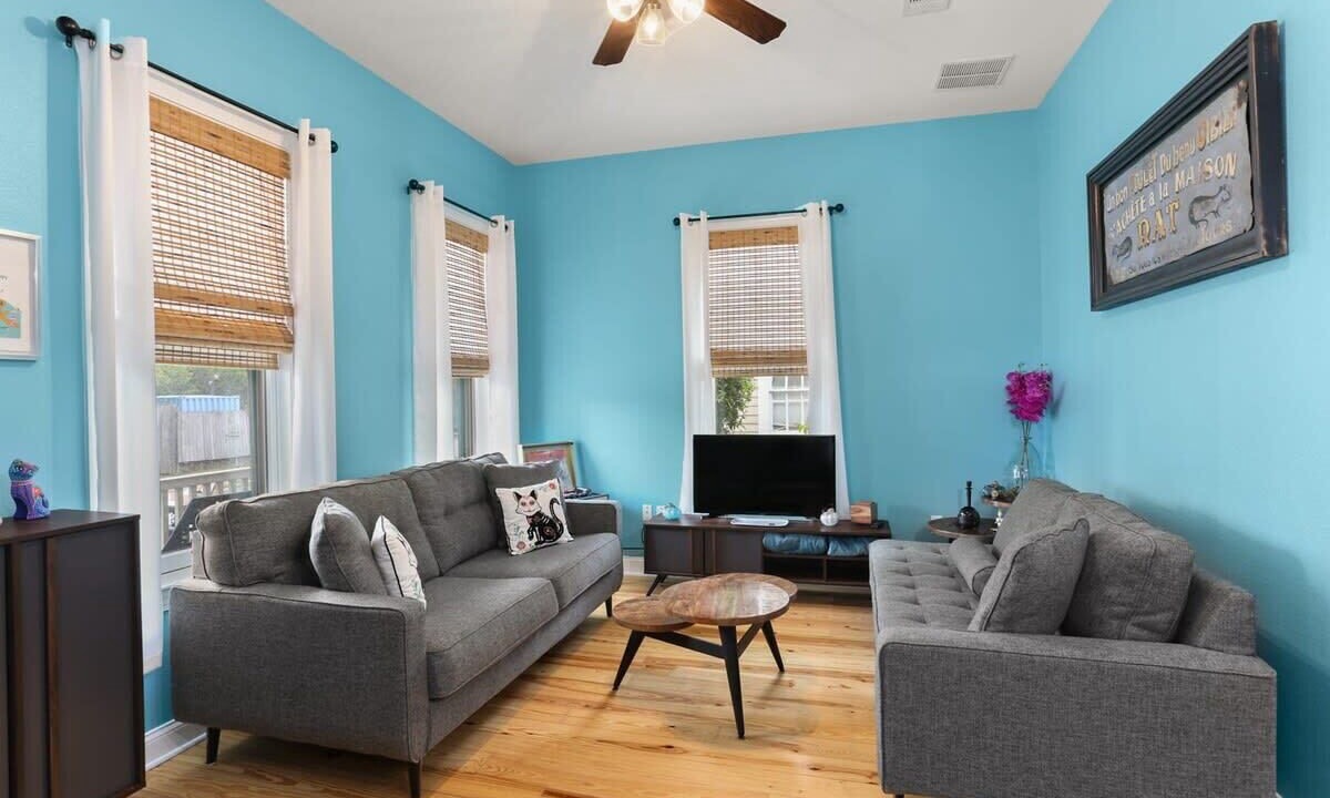 Photo of Livingroom in Seventh Ward