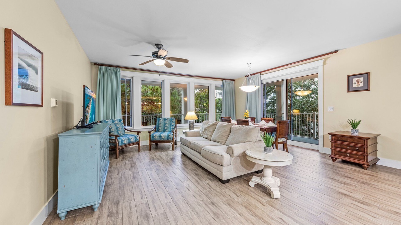 Photo of Livingroom in Baytowne Wharf