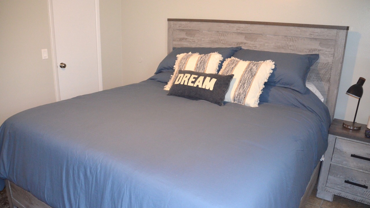 Photo of Bedroom in Enterprise