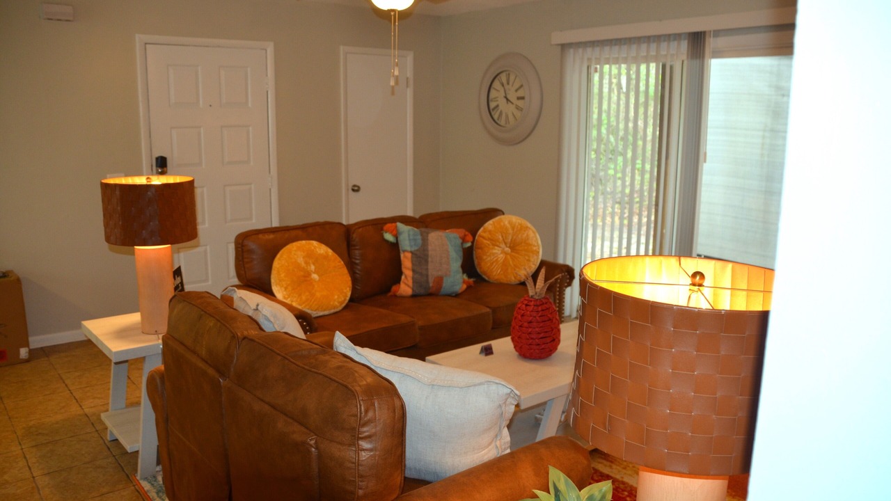 Photo of Livingroom in Enterprise