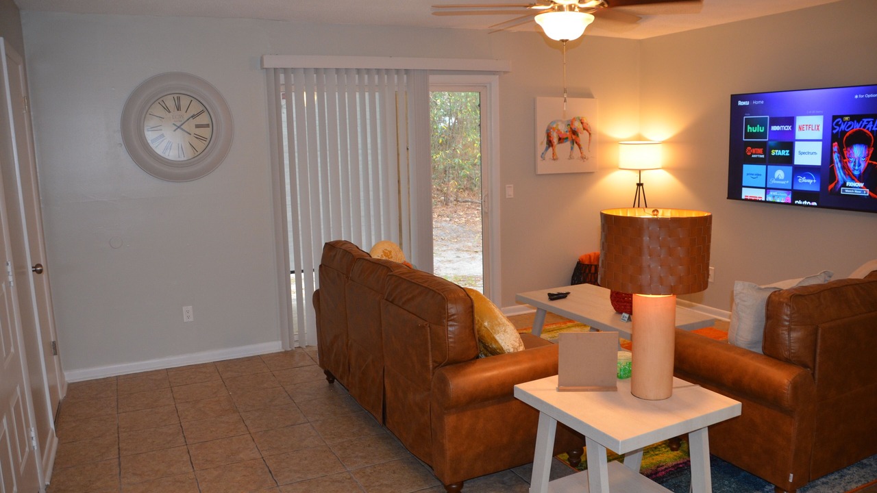 Photo of Livingroom in Enterprise