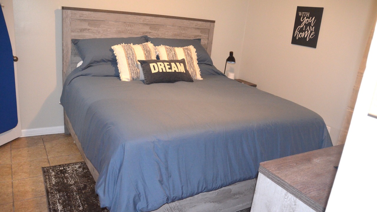 Photo of Bedroom in Enterprise