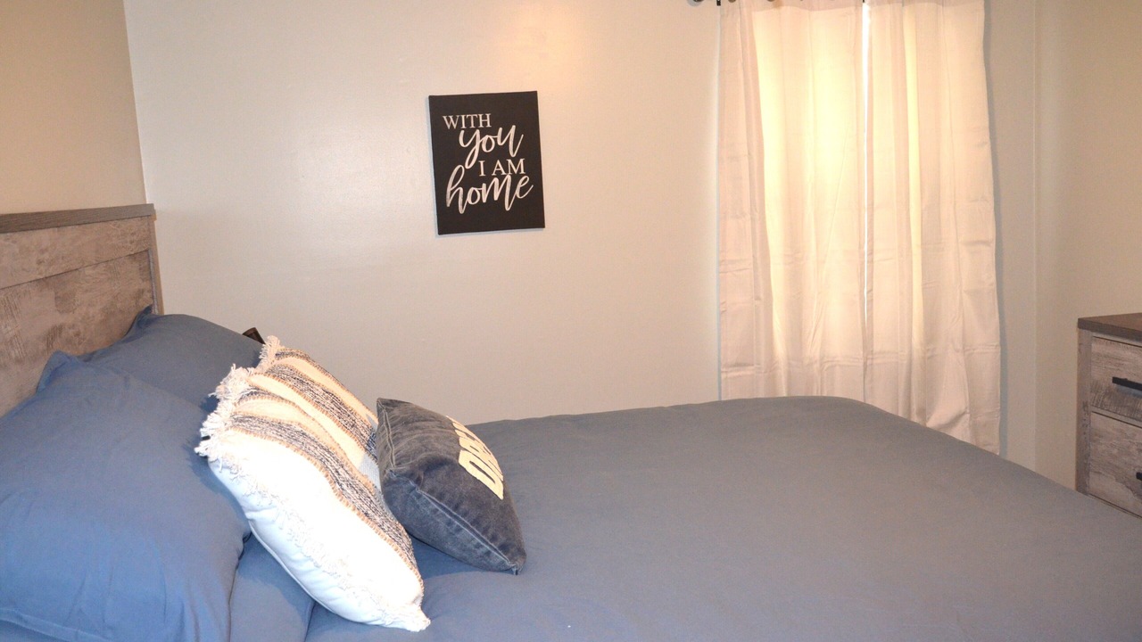 Photo of Bedroom in Enterprise