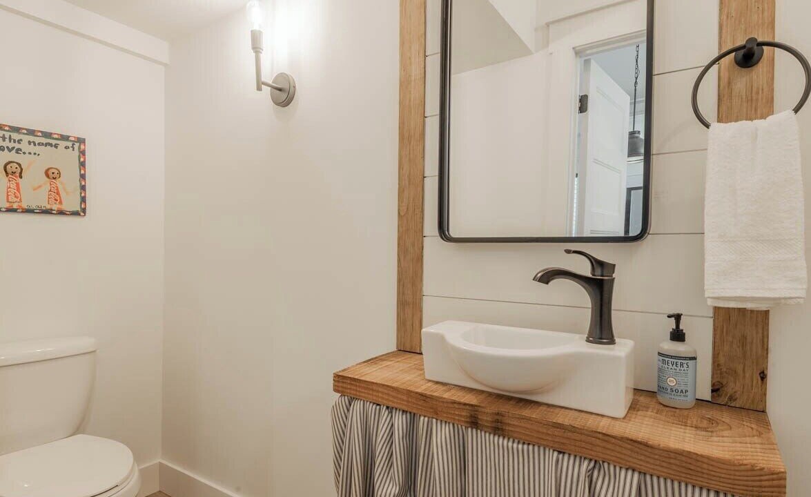 Photo of Bathroom in Guntersville