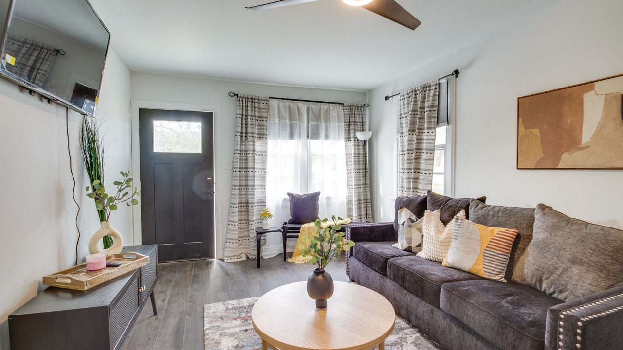 Photo of Livingroom in Dillard