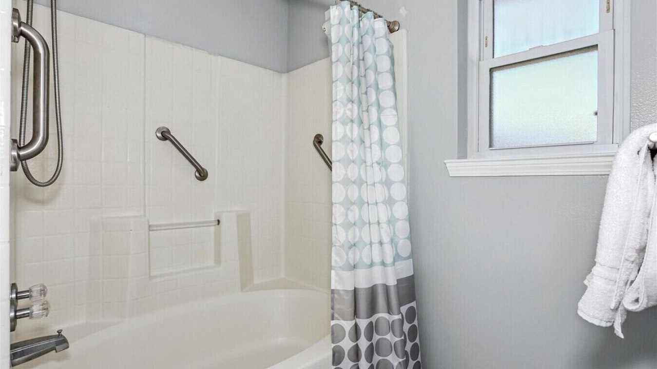 Photo of Bathroom in Navarre