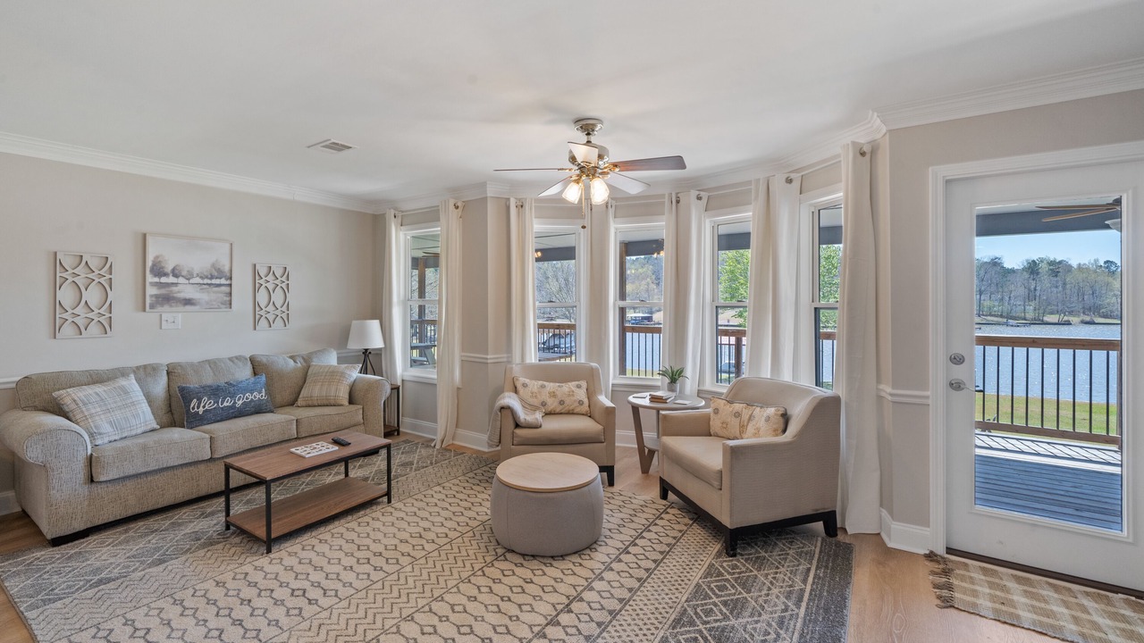 Photo of Livingroom in Eatonton