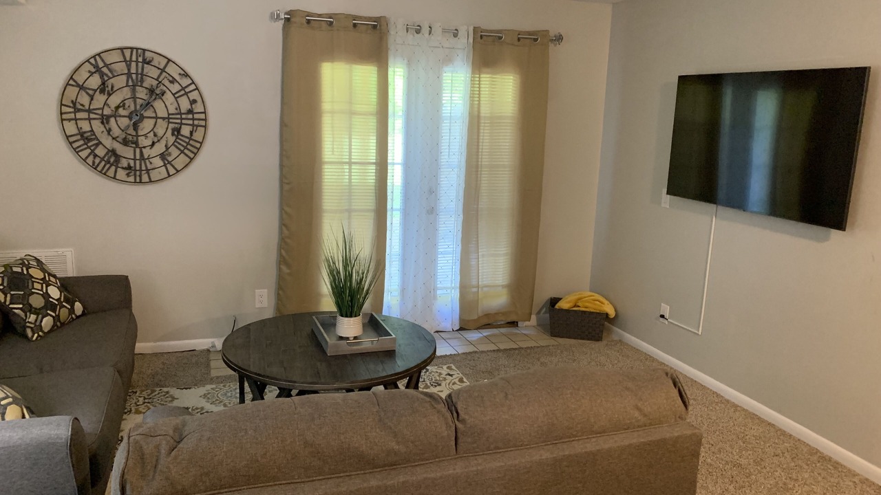 Photo of Livingroom in Enterprise